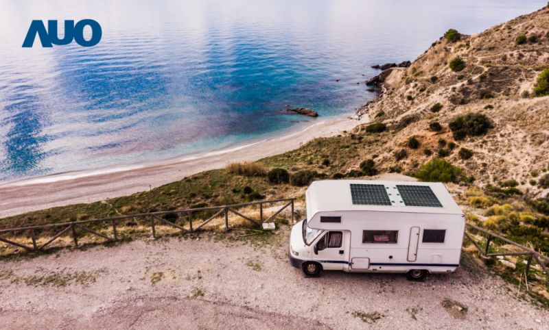 「可撓輕量化太陽光電板SunCurva」使用輕量特殊耐候型複合板取代傳統太陽能板的玻璃前板，不僅降低70%重量，每米平方僅3Kg；具有抗衝擊性能及通過電磁相容性測試，可應用於交通運輸工具，如露營車、遊艇等